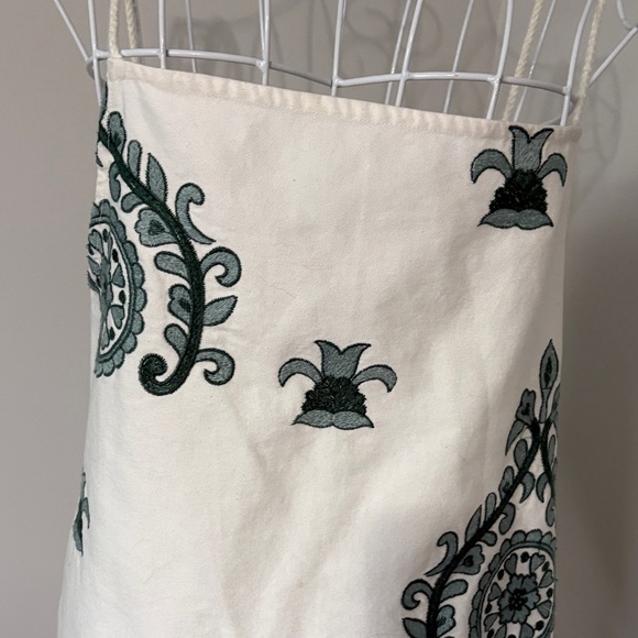 Zara White Mini Dress with Teal Embroidery - Picture 3 of 9